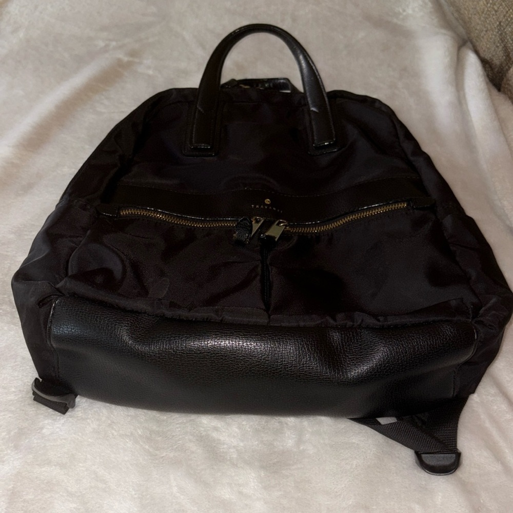 Gently Loved Travanti Black Nylon Lightweight Travel Computer Backpack